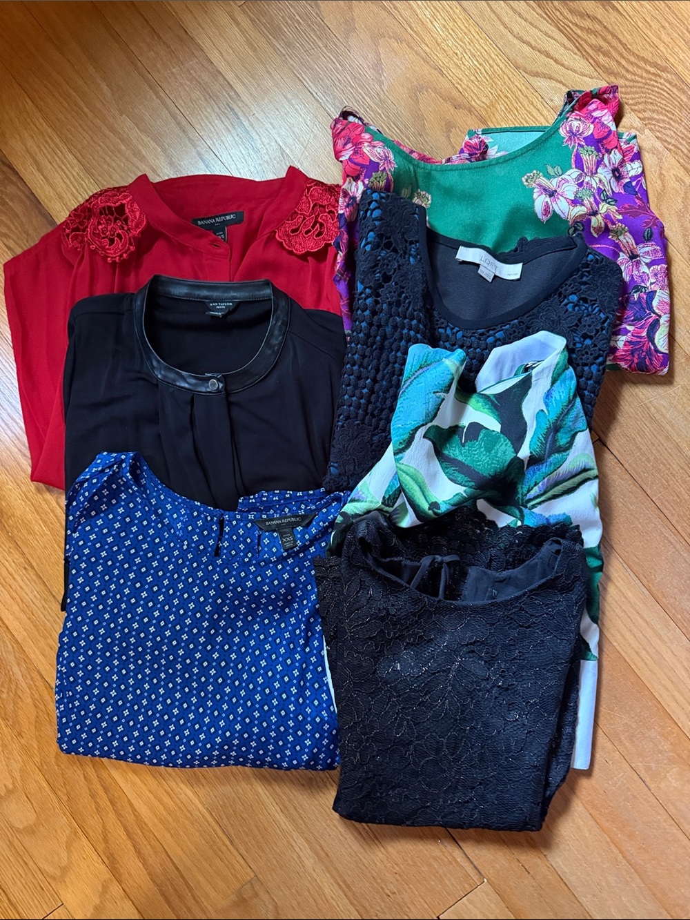 7 Mixed Women’s Tops Bundle - Assorted Colors